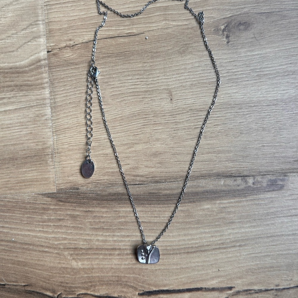 Elegant Silver Pendant Necklace